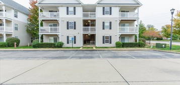 2490 Lampong Dr Apt 300B, Saint Louis, MO 63125