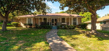 809 Misty Glen Dr, Desoto, TX 75115