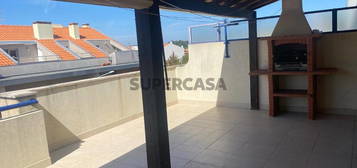 Apartamento T3 Duplex, com terraço em São Bernardo, Aveiro.