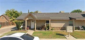 540 E Lakeview Ave, Woodlake, CA 93286