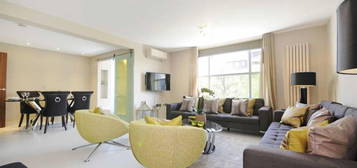 Flat to rent in St John's Wood Park, St John's Wood NW8