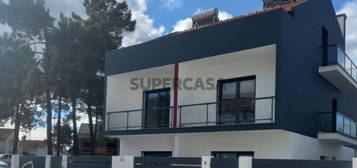 Casa T3 em Quinta do Conde de 130,00 m²