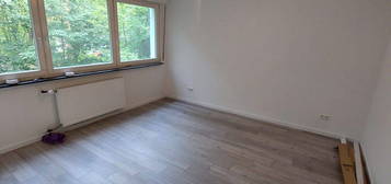 Vermiete WG Zimmer - Wohnung 85 qm 4 Zimmer in der Waldstadt