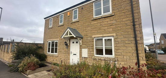 Detached house to rent in Crosland Road, Oakes, Huddersfield HD3