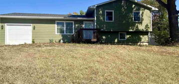 1302 16th St, Wamego, KS 66547