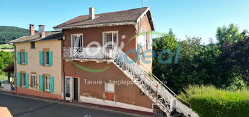 Au centre de Saint just d'Avray, maison de village à restaur