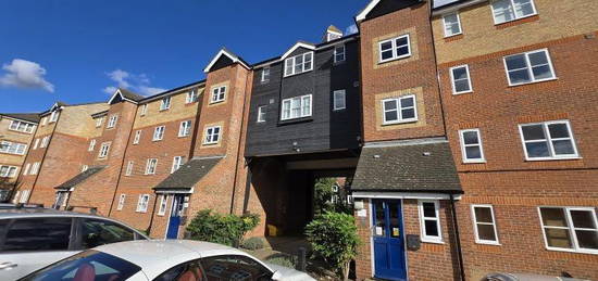 Studio to rent in Webley Court, Enfield EN3