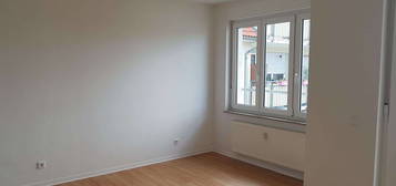 Helle 1 Zimmer- Wohnung mit Balkon in Halle