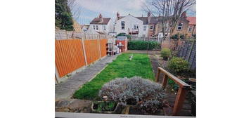 4 bed end terrace house to rent