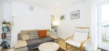 Flat to rent in Greenwich South Street, Greenwich SE10