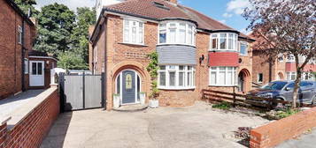 3 bedroom semi-detached house for sale