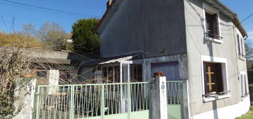 Maison à rénover avec jardin attenant et garage non attenant