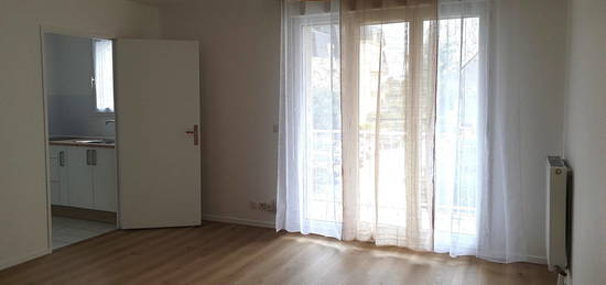 Studio  à louer, 1 pièce, 28 m², Étage 1/3