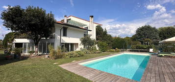 Villa in vendita in via Torricelle