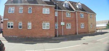 Flat to rent in Edmund Street, Kettering NN16