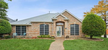 1049 Hampshire Ln, Cedar Hill, TX 75104