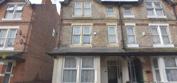 5 bedroom terraced house to rent