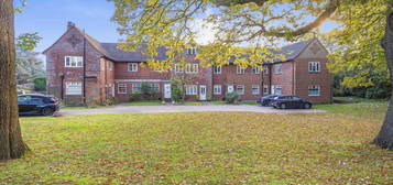 Flat to rent in Woodlands Road, Bickley, Kent BR1