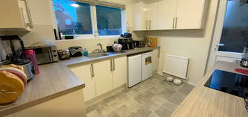 Property to rent in Bronte Close, Aylesbury HP19