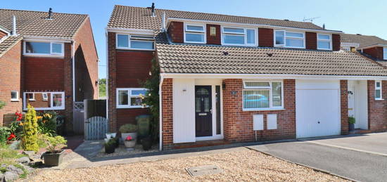 Detached house to rent in Sovereign Drive, Botley, Southampton SO30