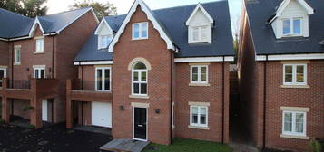 4 bed detached house for sale