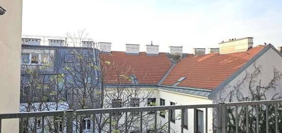 HELLER SOFORTBEZUG MIT RUHIGEM HOFSEITIGEM BALKON IN U6 NÄHE