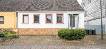 ZENTRUMSNAH - Reihenendhaus mit Garten und Ausbaupotential in Bexbach!