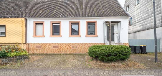 ZENTRUMSNAH - Reihenendhaus mit Garten und Ausbaupotential in Bexbach!