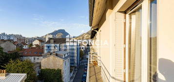 Investissement locatif : Appartement T2 à Vendre à Grenoble loué !