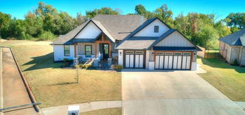 4800 Mccann Ter, Mustang, OK 73064