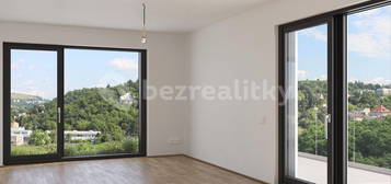 Byt 3+kk, 76 m², Československého exilu, Praha