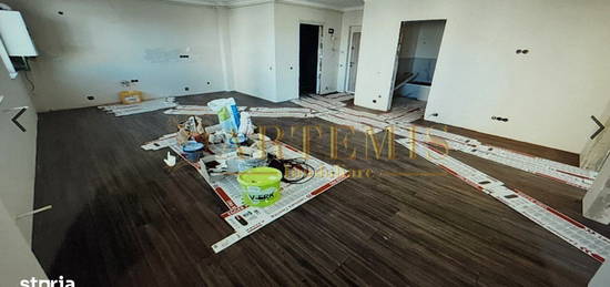 Apartament de 3 camere, 71 mp., zona Teilor