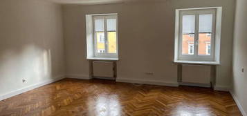 Große Altbauwohnung! Ideal für eine Familie die Platz benötigen & einen Garten