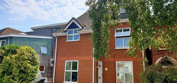 Flat to rent in Millbrook Road East, Southampton, Hampshire SO15