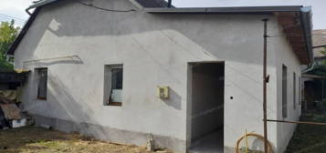 Kalocsán a belváros szélén 95 m2-es házrész eladó