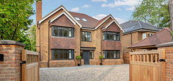 5 bedroom detached house for sale