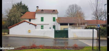 Maison à 6 mn de l' A 64 Tarbes est semeac