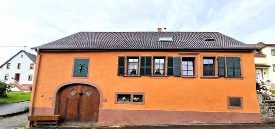 Freistehendes Bauernhaus / mit kleinem Garten / Garage in  66399 Mandelbachtal OT zu verkaufen