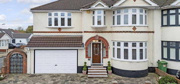 5 bedroom semi-detached house for sale