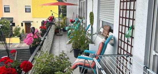 Wohnung mit Balkon, Garage, Parkplatz, Garten in ruhige Lage