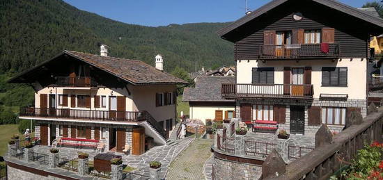 Quadrilocale Rue Trois Villages, Centro, Brusson