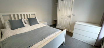 Terraced house to rent in Phillips Parade, Swansea SA1