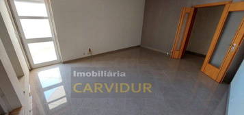 Apartamento T2 com garagem e elevador