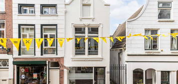 Hoogstraat 143