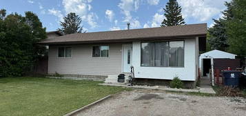 15 Ash St E, Brooks, AB T1R 0A6