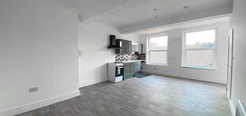 Flat to rent in Baillie Street, Rochdale OL16