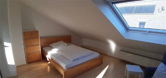 Exklusive 1-Zimmer-DG-Wohnung mit EBK und Housekeeping (Putz- und Wäscheservice) in Langen