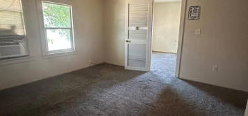 821 N American St APT 4, Stockton, CA 95202