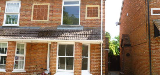 3 bed semi-detached house to rent