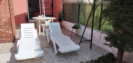 Studio meublé avec terrasse et WIFI à Saint cyprien